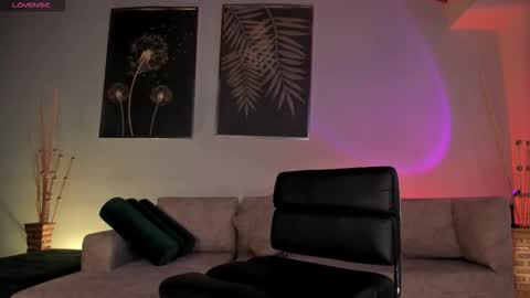 Anna Brooks  online show from January 5, 7:50 pm