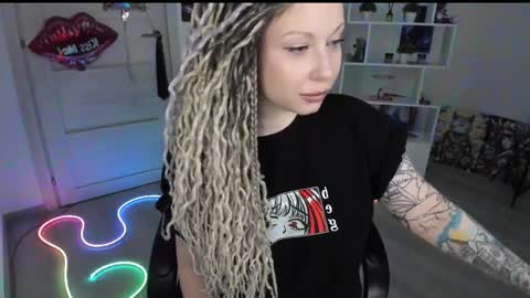 Anna online show from April 9, 8:36 pm