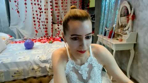 annedevrim online show from February 14, 8:05 am