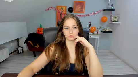 annewilsonn online show from October 29, 11:36 am