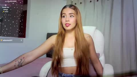 Snapshot of annie_bunny3 chatting on October 20, 11:41 pm Annie online show from October 20, 11:41 pm