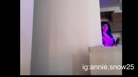 Snapshot of annie_snow_ chatting on March 11, 7:25 pm JEANNE no olvides seguirme dont forget follow me uu online show from March 11, 7:25 pm