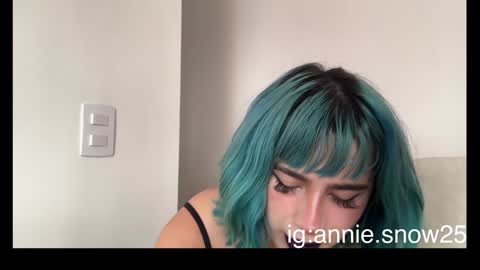 Snapshot of annie_snow_ chatting on February 5, 7:53 pm JEANNE no olvides seguirme dont forget follow me uu online show from February 5, 7:53 pm