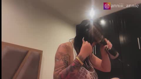 Snapshot of annie_snow_ chatting on October 8, 8:46 pm JEANNE no olvides seguirme dont forget follow me uu online show from October 8, 8:46 pm