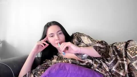 Annie online show from March 26, 2:19 pm