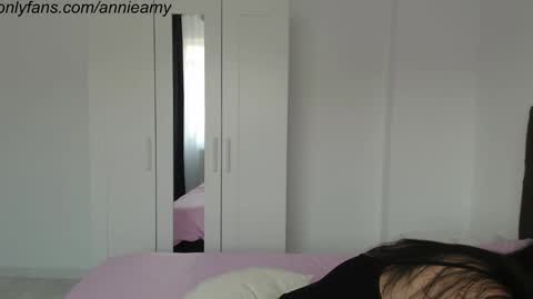 Snapshot of annieamy chatting on January 8, 12:47 pm Annie online show from January 8, 12:47 pm