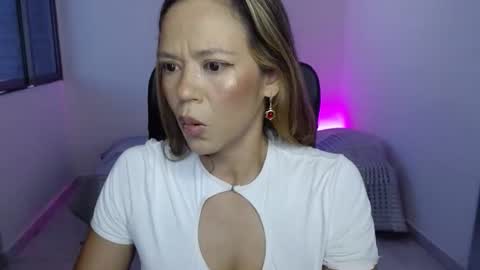 Annie online show from April 14, 9:15 pm