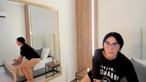 annieparkeer online show from January 15, 11:49 am