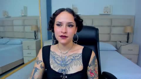 Snapshot of annythomsonn chatting on October 17, 10:35 pm AnnyT online show from October 17, 10:35 pm