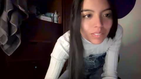 anotella_aa online show from November 28, 5:21 am