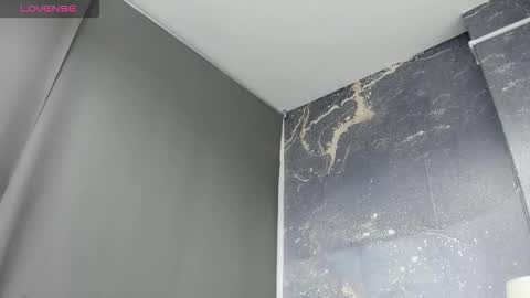 anthonelaDuque online show from January 7, 11:46 am