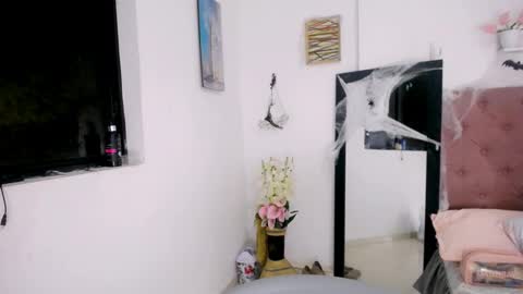 Snapshot of antonella_mcry chatting on October 16, 1:08 am antonella online show from October 16, 1:08 am