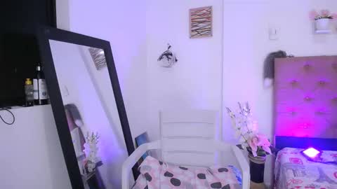 Snapshot of antonella_mcry chatting on September 11, 6:58 am antonella online show from September 11, 6:58 am