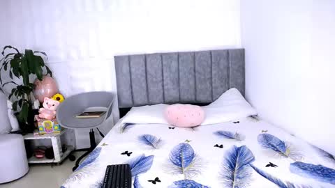 Snapshot of antonella_mcry chatting on February 4, 1:23 am antonella online show from February 4, 1:23 am