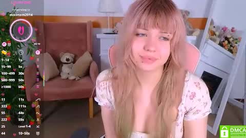 Snapshot of antonia_ferrero chatting on October 18, 8:06 am antonia_ferrero online show from October 18, 8:06 am