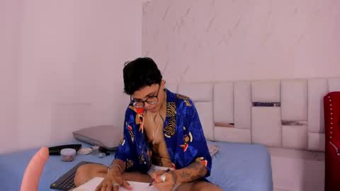 antony_d_ossa online show from May 26, 9:36 pm