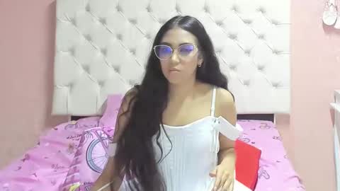 Snapshot of aome_rainbow2 chatting on January 1, 10:11 am Aome Rainbow online show from January 1, 10:11 am