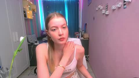 Snapshot of aphrodite_wow_ chatting on March 7, 10:35 am Aphrodite online show from March 7, 10:35 am