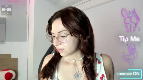 Snapshot of april_dumont chatting on September 9, 11:43 am April online show from September 9, 11:43 am