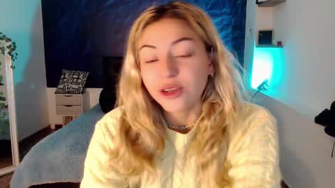 Snapshot of april_dumont chatting on December 2, 11:55 am April online show from December 2, 11:55 am