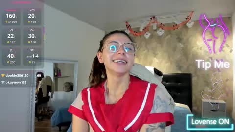 Snapshot of april_dumont chatting on October 17, 1:25 pm April online show from October 17, 1:25 pm