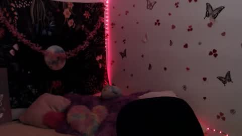 april_l6 online show from January 9, 9:41 pm