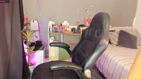Snapshot of april_scarlett chatting on February 21, 10:26 pm Scarlett Independent Model online show from February 21, 10:26 pm