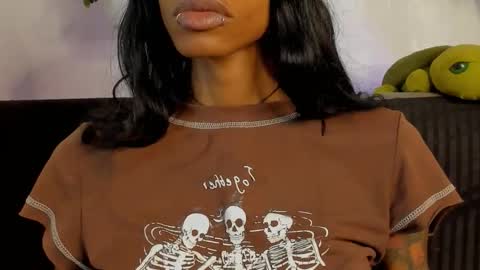 aprillebony319262 online show from February 25, 7:45 pm