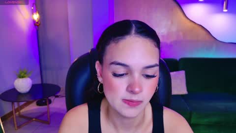 Snapshot of aprilrhodes_ chatting on December 27, 3:09 am April Rhodes online show from December 27, 3:09 am