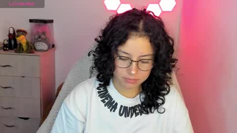 aqua emilly online show from November 5, 11:21 pm