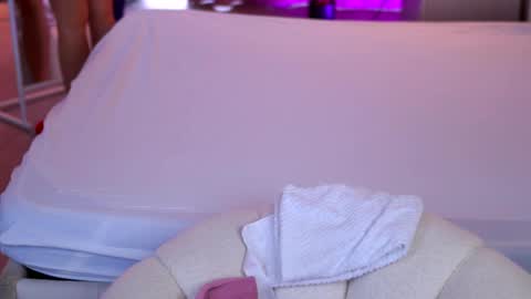 IsaBella online show from February 9, 7:54 am