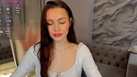 aria_mila online show from December 3, 11:34 am