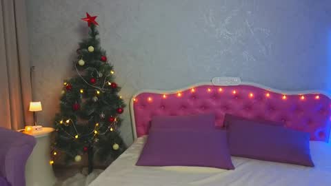 Snapshot of ariana_petite chatting on December 25, 12:16 am Ariana online show from December 25, 12:16 am