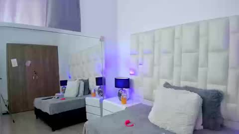 Snapshot of ariana_rouse_ chatting on September 25, 8:17 pm ariana online show from September 25, 8:17 pm