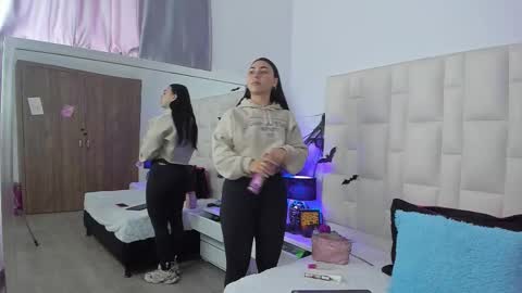 Snapshot of ariana_rouse_ chatting on October 21, 4:33 pm ariana online show from October 21, 4:33 pm