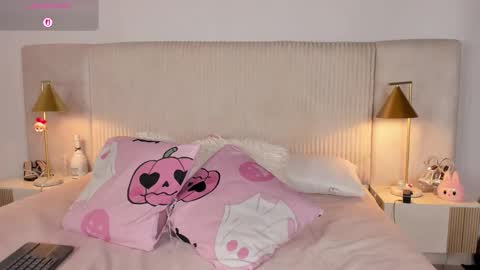 Susan online show from November 28, 9:18 pm