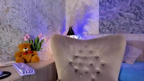 Arianna Collins online show from April 17, 11:45 am