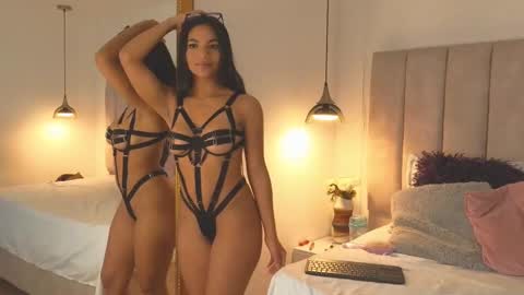 Snapshot of arianaa_miller_ chatting on September 29, 9:09 pm Ariana online show from September 29, 9:09 pm