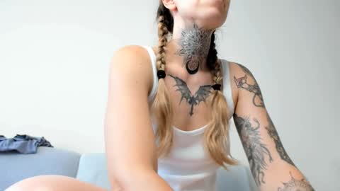 Ariana  Steven online show from September 17, 8:23 am