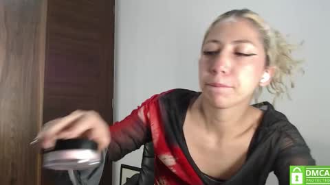 Ari Bunnie  online show from February 18, 2:43 am