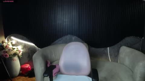 ariel_1_ online show from June 4, 2:43 pm
