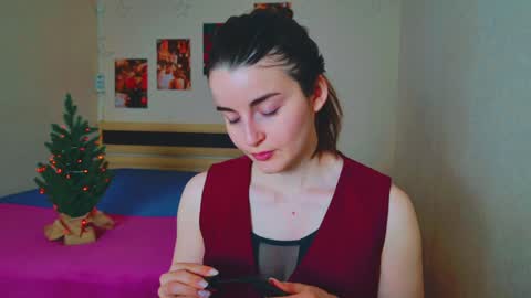 Snapshot of arielstonks_lovee chatting on December 24, 2:10 am arielstonks_lovee online show from December 24, 2:10 am