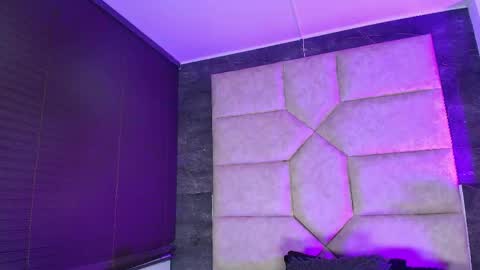 ariia_monroee online show from May 9, 1:51 am