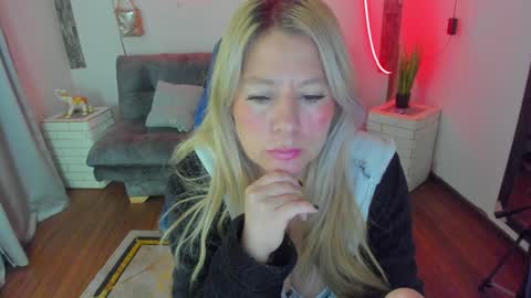 Snapshot of arisha_katy1 chatting on January 27, 3:26 am arisha_katy1 online show from January 27, 3:26 am