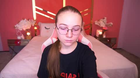 arrinawair online show from December 15, 8:52 am