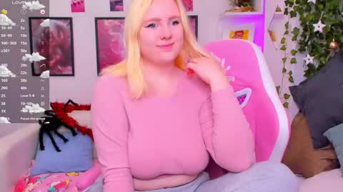 art_lovee_ online show from December 21, 2:16 am