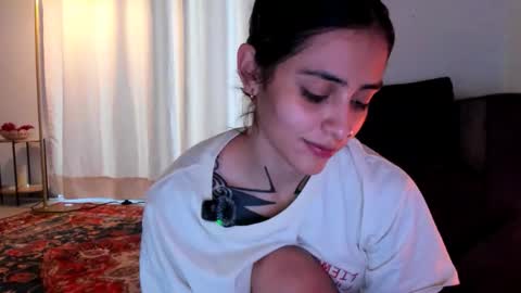 Linda  independent model artgeea online show from January 16, 11:01 pm