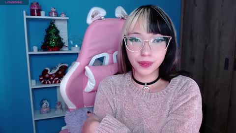 Snapshot of artic_love chatting on December 6, 3:52 am Lenna online show from December 6, 3:52 am