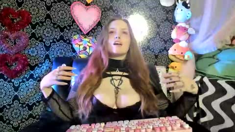 Snapshot of artsyheartsyy chatting on February 23, 12:58 am ArtsyHeartsyy online show from February 23, 12:58 am