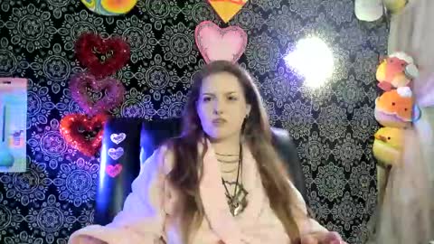 Snapshot of artsyheartsyy chatting on March 11, 11:15 pm ArtsyHeartsyy online show from March 11, 11:15 pm